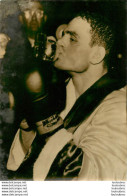 BOXE ALPHONSE HALIMI 10/1960 CHAMPION D'EUROPE DES COQ VICTOIRE SUR GILROY PHOTO DE PRESSE 18X13CM - Sports
