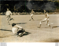 FOOTBALL 08/1961 C.A. PARIS CONTRE REIMS PHOTO DE PRESSE ORIGINALE  18 X 13 CM - Sports
