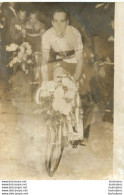 CYCLISME ROGER RIVIERE CHAMPION DU MONDE DE POURSUITE 08/1959 POUR LA TROISIEME FOIS PHOTO DE PRESSE 18 X 13 CM - Sports