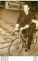 CYCLISME ROGER RIVIERE RENONCE AU CYCLISME 08/1961 APRES UNE GRAVE CHUTE  PHOTO DE PRESSE 18X13CM - Sports