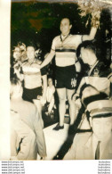 CYCLISME 08/1961 CHAMPIONNAT DU MONDE  VITESSE MASPES VAINQUEUR POUR LA 5ème FOIS PHOTO DE PRESSE 18X13CM - Sports