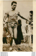 ATHLETISME 12/1960 JAZY ENLEVE LE CHALLENGE AYCAGUER PHOTO DE PRESSE 18X13CM - Sports