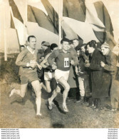 ATHLETISME CROSS DE LA VOIX DU NORD 1959 PODIUM MIHALIC WATTYNE ET AMEUR  PHOTO DE PRESSE 15X15CM - Sports