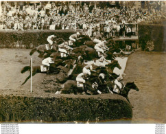 HIPPISME 06/1961 COUSIN PONS REMPORTE LE GRAND STEEPLE CHASE DE PARIS PHOTO DE PRESSE 18X13CM - Sporten