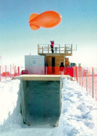 1 AK Antarctica / Antarktis * A Researcher At Amundsen-Scott South Pole Station * - Altri & Non Classificati