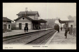 92 - VAUCRESSON - TRAIN EN GARE DE CHEMIN DE FER - Vaucresson
