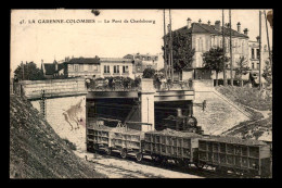 92 - LA GARENNE-COLOMBES - LE PONT DE CHARLEBOURG AU DESSUS DE LA LIGNE DE CHEMIN DE FER - TRAINS - La Garenne Colombes