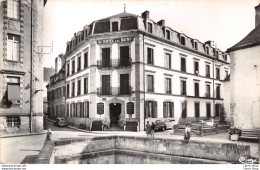 [03] Allier > Bourbon L'Archambault - Place Des 3 Puits - Grand Hôtel Des Bains - Automobiles Cpsm PF 1968 - Bourbon L'Archambault