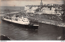 Transmanche "Le Brighton" Passant Devant La Chapelle Notre-Dame-de-Bon-Secours De Dieppe - Cpsm PF 1957 - Traghetti