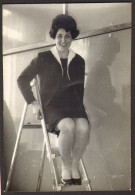 Pretty Smiling Leggy Female Woman Girl Old Photo 6x9 Cm #40515 - Personnes Anonymes