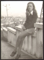 Pretty Leggy Female Woman Girl Mini Skirt Old Photo 7x9 Cm #40516 - Personnes Anonymes