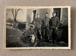 Lot 2 Pictures Vilseck Ebersbach German Soldiers In March 1940 In Rest. - Guerre, Militaire