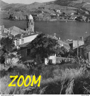 COLLIOURE (P-O.) Vue Panoramique Sur La Rade Et L'entrée Du Port  " Automobile # Cpsm Dentelée PF 1958 - Collioure