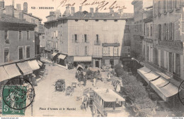 BOURGOIN (38)- Place D'Armes Et Le Marché - PHARMACIE LIBOLD - GRAND CAFÉ DE LA PLACE - # OMNIBUS - Bourgoin