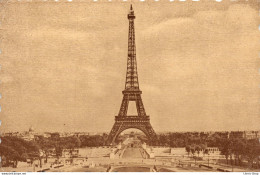 DAS SCHOEHNE PARIS - LES JARDINS DU TROCADÉRO  ET LA TOUR EIFFEL  1945 - Eiffelturm