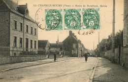 LA CHAPELLE MOCHE - Route De Domfront, Mairie - Animé - Autres & Non Classés