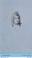 Photographie XIXe CDV Portrait D'une Petite Fille Photographe Veuve Hermann Paris - Anciennes (Av. 1900)