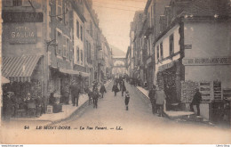 2 Cpa Issues De Carnet : 1 - LE MONT-DORE. La Rue Favart. - LL - 2 - LE MONT-DORE. La Place Michel-Bertrand. - LL - Le Mont Dore