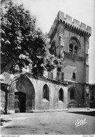 VILLENEUVE-lès-AVIGNON (30) Collégiale Notre-Dame (XIVe S.).CPSM Dentelée GF - Villeneuve-lès-Avignon