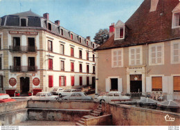 [03] BOURBON-I'ARCHAMBAULT - Cpsm GF Place Des 3 Puits Et Les Hôtels -Dauphine, Coupé 204, 403, Ami 6 - PKW