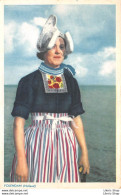 Pays-Bas > Noord-Holland > VOLENDAM (Holland)  - Woman In Traditional Dress - Volendam