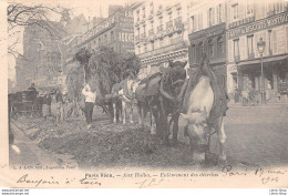 [75] - Série Paris Vécu - Les Cantonniers Aux Halles -Enlèvement Des Détritus - Cpa Précurseur 17 Mai 1904 - Lots, Séries, Collections