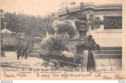 [75] Monument De La République. Lion De Léopold Morice - Série Paris Vécu - Une Marchande De Fleurs - Standbeelden