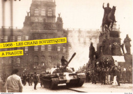 LES GRANDS EVENEMENTS -  1968  LES CHARS SOVIETIQUES  A PRAGUE   - ED. F. NUGERON Cpm - Otros & Sin Clasificación