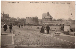 CPA 35 - SAINT-MALO (Ille Et Vilaine) - Le Château - Porte Saint-Vincent - G.F. - Saint Malo