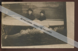 SURREALISME - COUPLE EN BATEAU - CARTE PHOTO ORIGINALE - Autres & Non Classés