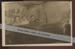 SURREALISME - FAMILLE EN AUTO - CARTE PHOTO ORIGINALE - Autres & Non Classés