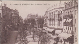 PYRENEES  ATLANTIQUES - 95 - BIARRITZ - Place De La Liberté - Salies De Bearn