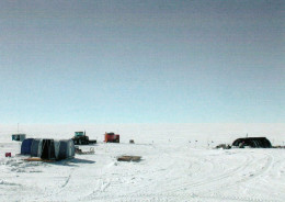 1 AK Antarktis Antarctica * A Canvas Jamesway, Far Right, And Other Portable Buildings And Tents Make Up Byrd Field Camp - Otros & Sin Clasificación