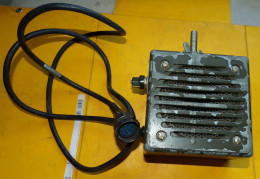 RADIO : HAUT PARLEUR HP-52A POUR RADIO MILITAIRE DE 1974, FONCTIONNE CORRECTEMENT ,   POIDS TOTAL 1,600 KILOS ,  ETAT  V - Equipment