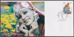 Inde India 2013 Special Cover Kashmiri Women, Traditional Native Dress, Costume, Woman, Jewellery, Pictorial Postmark - Brieven En Documenten