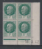 France N° 518 X : Type Mal Pétain : 2 F. Vert En Bloc De 4 Coin Daté Du 18 . 3 . 42 ; Ss Point Blanc ; Trace Char., TB - 1940-1949