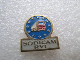 PIN'S  CAMION  RENAULT   SODICAM  RENAULT VÉHICULES INDUSTRIELS - Trasporti