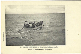 Cote D'Ivoire Une Baleinière Armée Pour Le Passage De La Barre - Ivory Coast