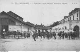 FONTAINEBLEAU (77)  7e Dragons - Jeunes Chevaux Partant Au Manège # Militaria # Cpa éd. E.L.D - Fontainebleau