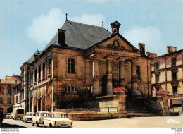 [16] Charente > Châteauneuf Sur Charente  - Hôtel De Ville > Automobiles Aronde  4L  Dauphine - Chateauneuf Sur Charente