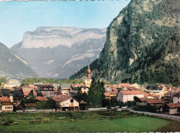 74 - Haute Savoie -  THONES -  Vue Generale Avec Le Parmelan Et La Roche De Thones - Thônes