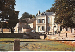 89 / Mige - Automobiles - Place De La Mairie Et L'étang - Éd. Sofer - 1970 Cpsm GF - Autres & Non Classés