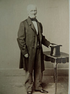 Photo CDV Franck  Paris  Homme âgé élégant  Pardessus, Haut De Forme, Lorgnons  Sec. Emp. CA 1860 - L680 - Anciennes (Av. 1900)