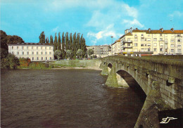 88 - Epinal - La Moselle Et Le Pont Sadi Carnot - Au Fond, à Gauche, Le Musée Départemental Des Vosges - Epinal