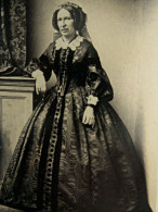 Photo CDV Sabatier-Blot Paris  Femme élégante  Belle Robe En Soie Moirée, Dentelle Et Velours  Sec. Emp. CA 1860 - L680 - Anciennes (Av. 1900)