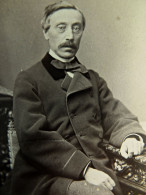 Photo CDV Berthier  Paris  Homme Moustachu, Assis Portant Un Manteau  Sec. Emp. CA 1860-65 - L680 - Anciennes (Av. 1900)