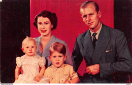 Her Majesty Queen Elisabth II With Her Consort And Their Children - Distributed By Curtis Ditributing Co., Ltd. CPSM PF - Royal Families
