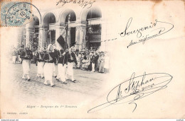 MILITARIA / ALGER LE DRAPEAU DU 1 ER REGIMENT DE ZOUAVES - ÉDITEUR GEISER - 1905 CPR - Regiments