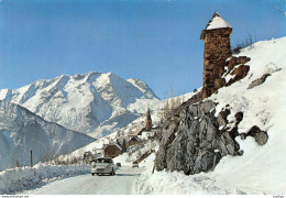 38 / Alpe D'huez / Automobile / - Les 3 Clochers - Panhard Circulant Sur La Route Enneigée - Éd. Jansol 1972 CPSM GF - Voitures De Tourisme