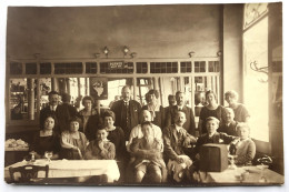 Photographie Ancienne Plusieurs Personnes Dans Un Bar Restaurant à ROUEN En 1926 - Lieux